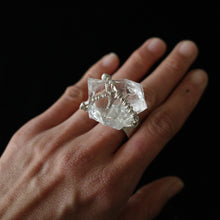 画像をギャラリービューアに読み込む, Crystal Ring 1　クリスタルの指輪 1
